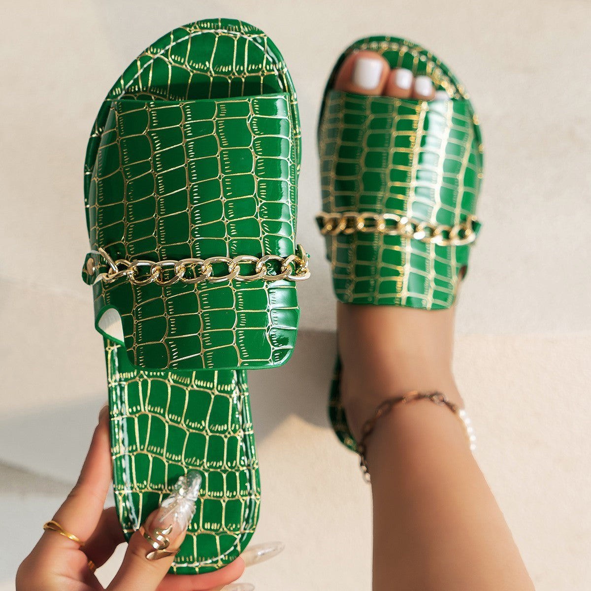 Plus Size Outer Wear Chain Stylish Beach Flat Slippers