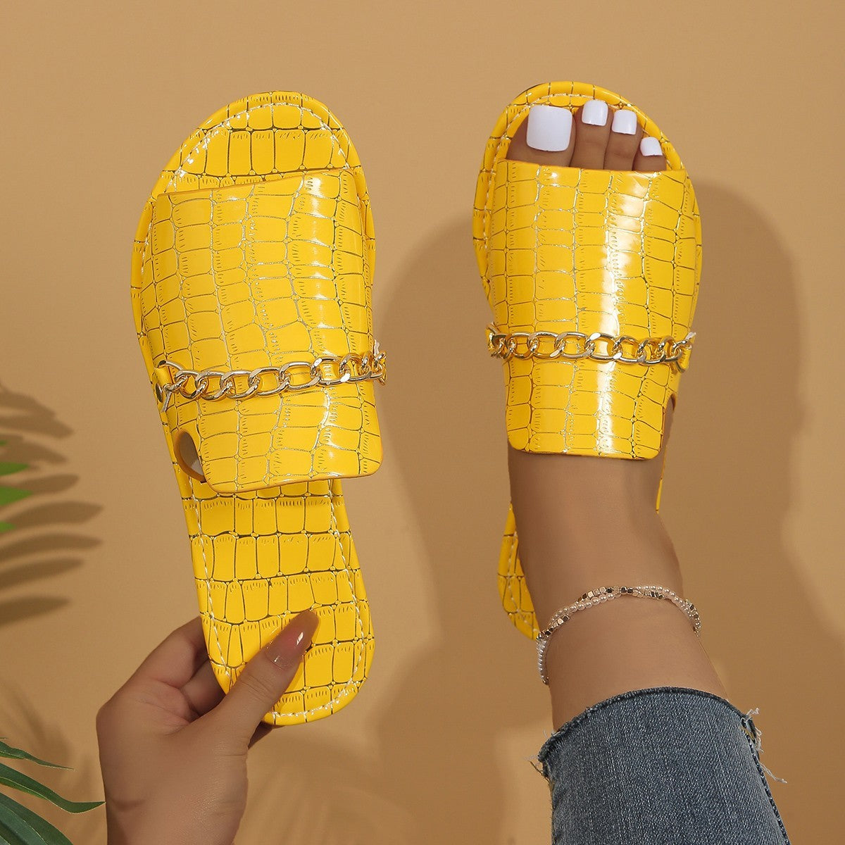 Plus Size Outer Wear Chain Stylish Beach Flat Slippers